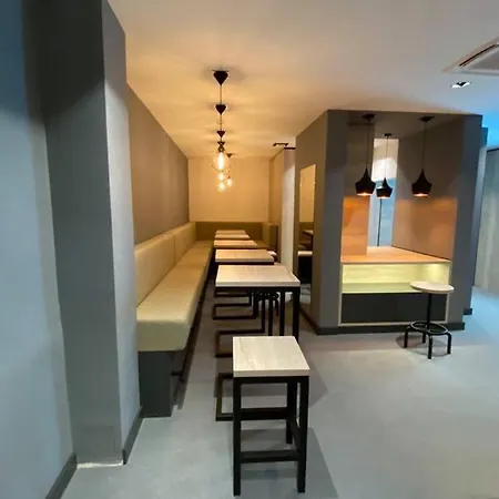 Super Seven Aparthotel *