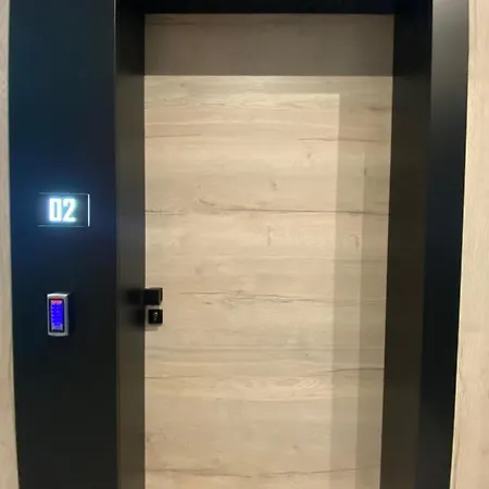 Super Seven Aparthotel 4*