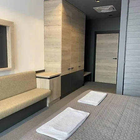 Super Seven アパートホテル