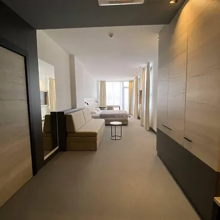 Super Seven Apartmanhotel