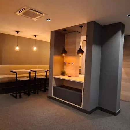 Super Seven Aparthotel 4*